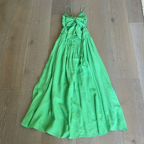 ASTR The Label Andrina Smocked Midi Dress - Picture 5 of 6